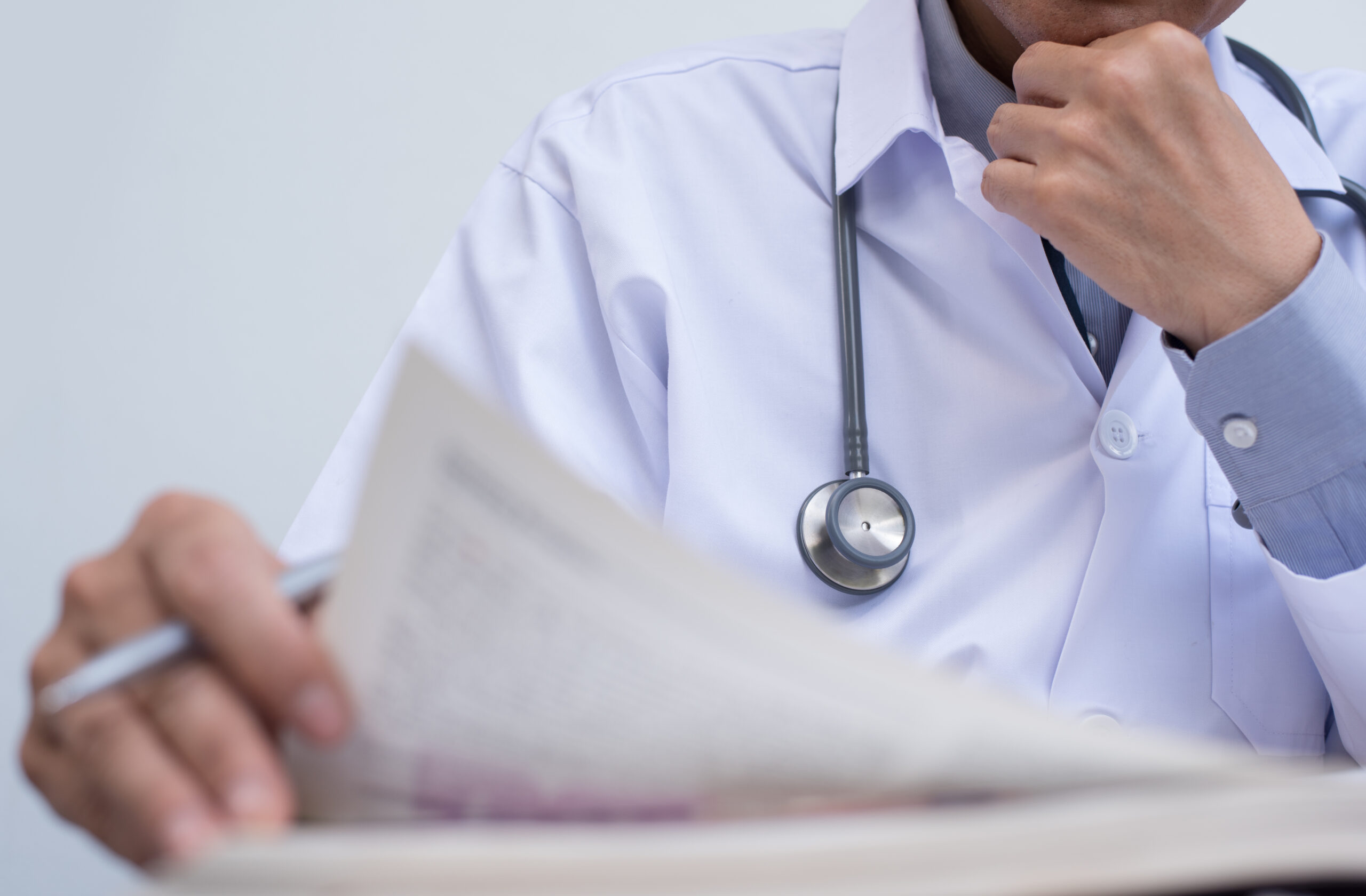 Doctor,Or,Medical,Student,Concentrate,Reading,Anatomy,Textbook,For,Medical