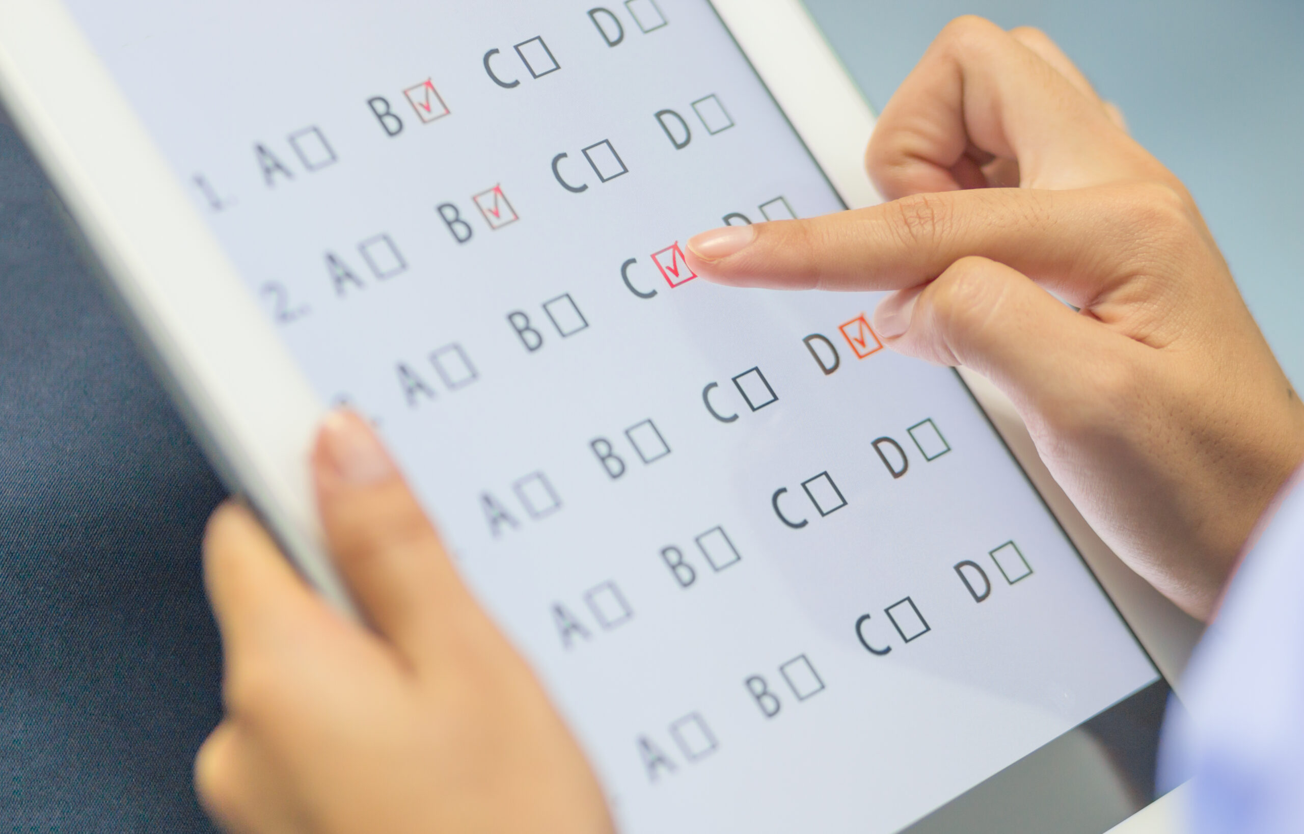 Student,Testing,Exercise,,Exams,Answer,On,Tablet,With,Multiple,Choice