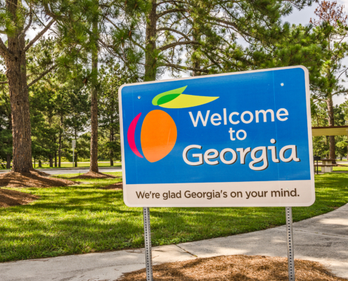 State,Sign,For,Georgia,Welcomes,Visitors,In,A,Shaded,Rest