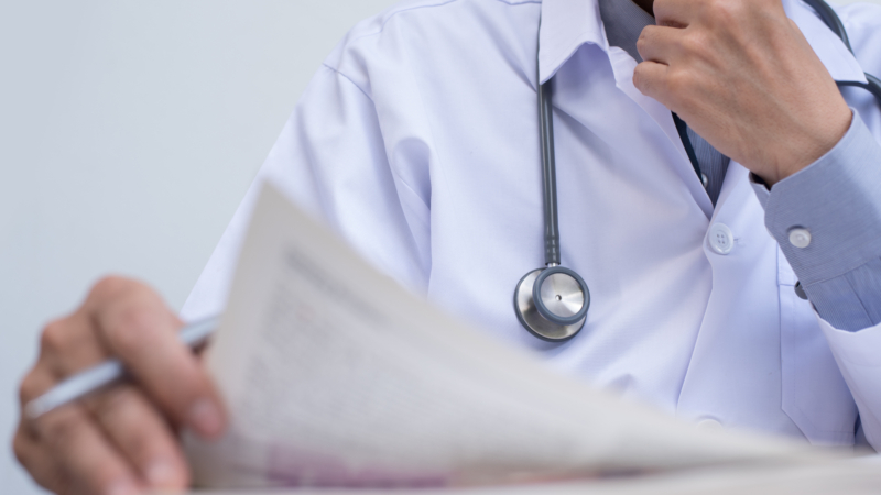 Doctor,Or,Medical,Student,Concentrate,Reading,Anatomy,Textbook,For,Medical