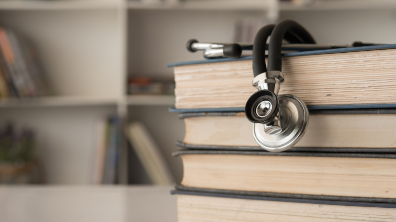 Stethoscope,On,Stack,Of,Medical,Guide,Book,For,Doctor,Learning