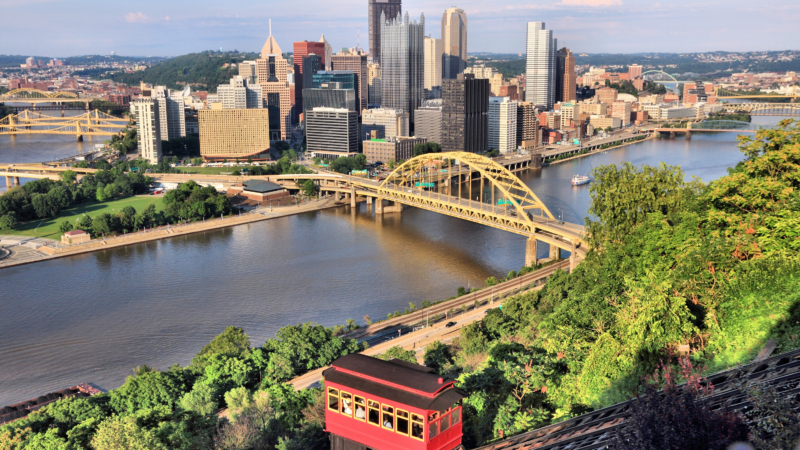 Pittsburgh,City,Skyline,With,Duquesne,Incline,Funicular.,Sunset,Light.