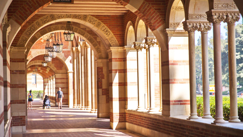 Corridoor,Outside,Ucla,Library