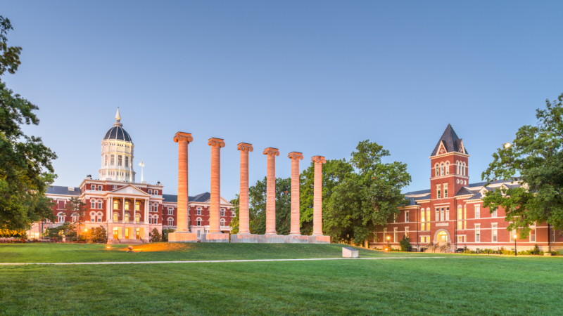 Columbia,,Missouri,,Usa,Historic,Columns,At,Twilight.