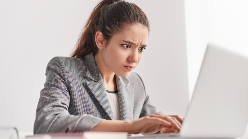Focused,Young,Woman,Frowning,And,Typing,On,Laptop,Keyboard,While