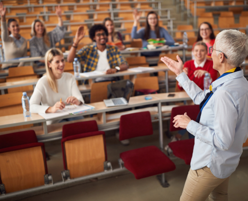 Female,Elderly,Professor,Answering,Student’s,Questions,In,Amphitheater
