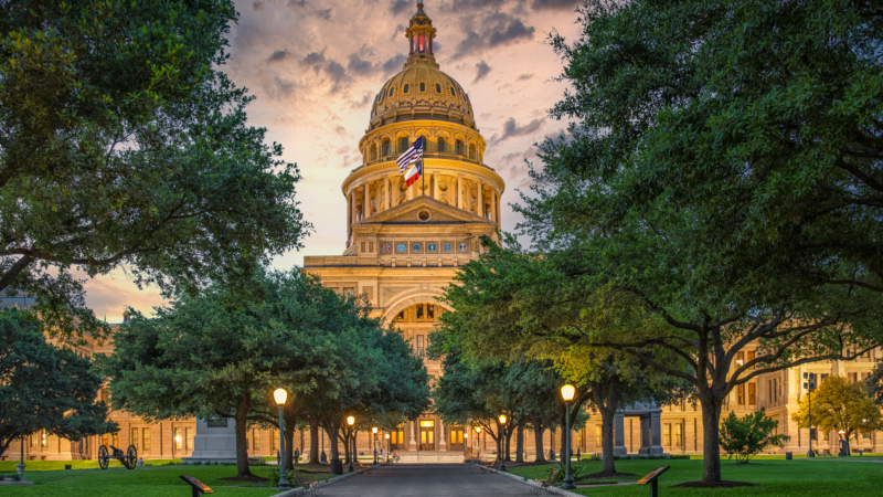 Austin,State,Capitol,With,Beautiful,Yellow,Sunset