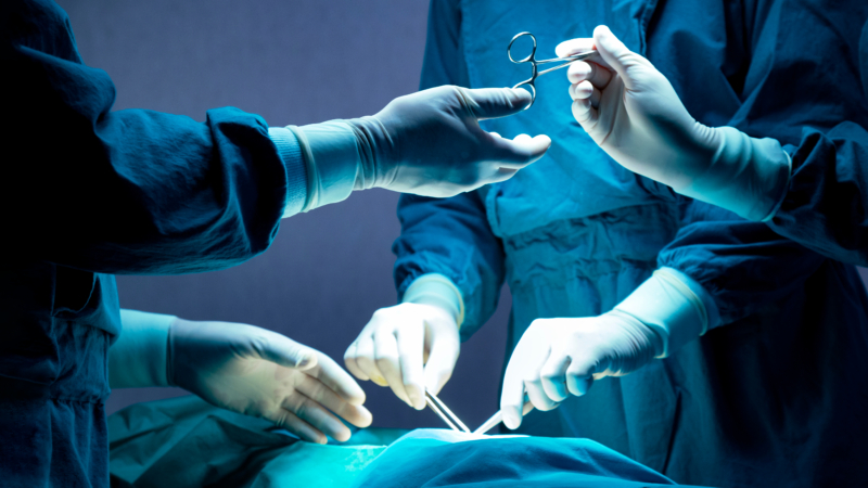 Doctor,And,Nurse,Medical,Team,Are,Performing,Surgical,Operation,At