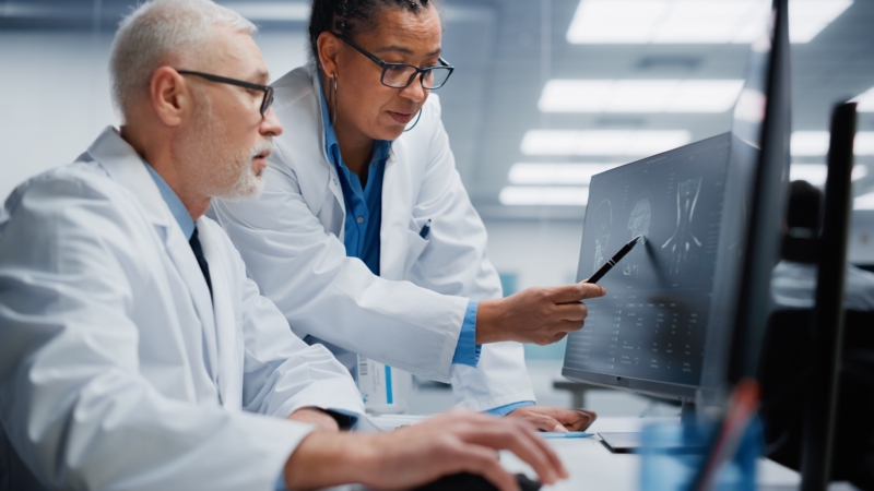 Medical,Hospital:,Neurologist,And,Neurosurgeon,Talk,,Use,Computer,,Analyse,Patient