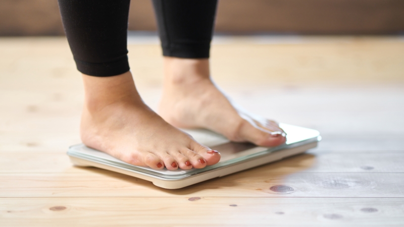 Feet,Of,An,Asian,Woman,On,A,Weight,Scale