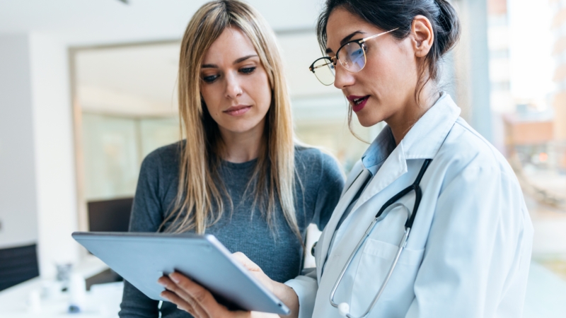 Shot,Of,Beautiful,Female,Doctor,Talking,While,Explaining,Medical,Treatment