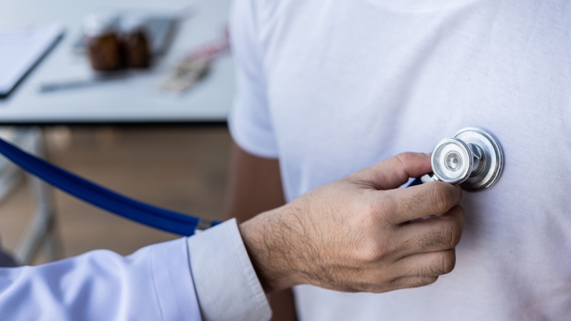 Heart,And,Lung,Health,Checkup,Clinic,Male,Doctor,Using,A