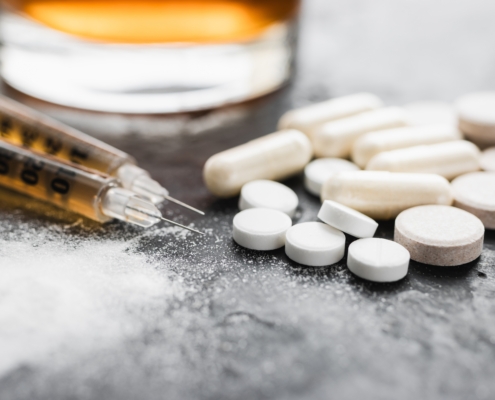 Narcotic,Substances,,Dope,Powder,,Syringes,With,Drugs,Dose,,White,Pills