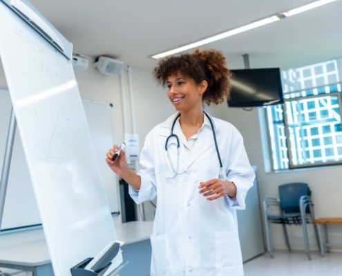 Female,Medical,Professional,Explaining,A,Concept,Drawing,On,A,Whiteboard