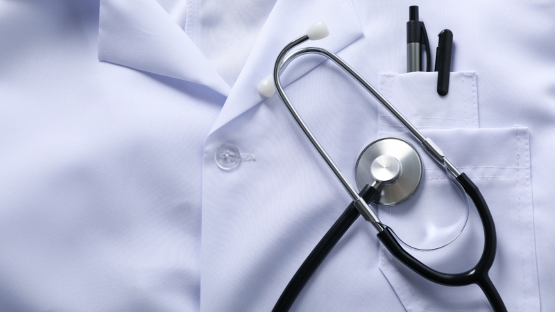 Close-up,Of,White,Doctor,Coat,With,Stethoscope,And,Pens,In