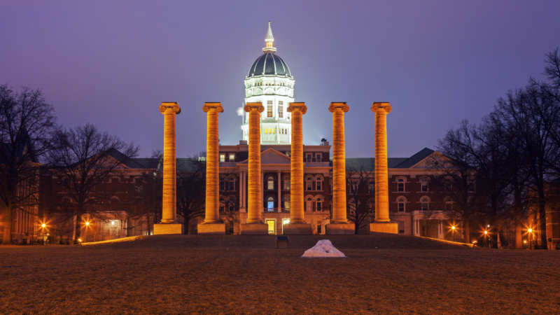 Columns,In,Front,Of,University,Of,Missouri,Building,In,Columbia,