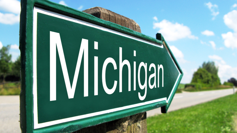 Michigan,Signpost,Along,A,Rural,Road