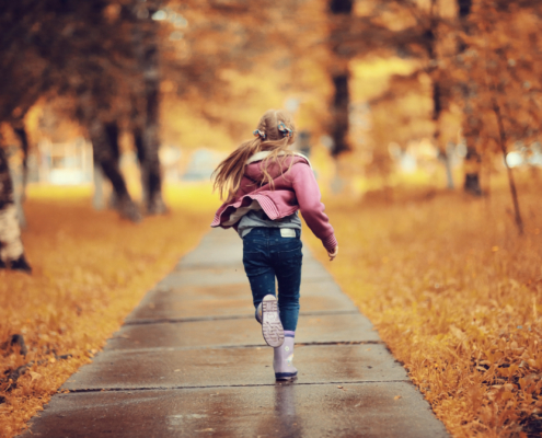 Girl,6-7,Runs,In,The,Autumn,Park
