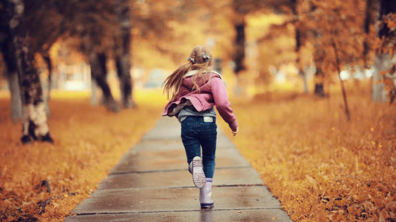 Girl,6-7,Runs,In,The,Autumn,Park