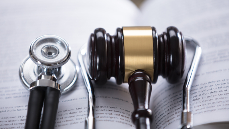 Close-up,Of,Stethoscope,And,Gavel,On,Open,Law,Book